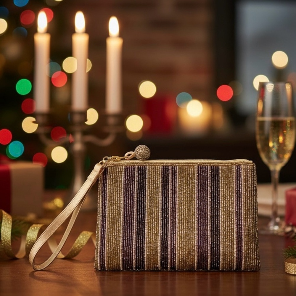 NWT AMANDA SMITH beaded clutch wristlet | Perfect Holiday Accessory
